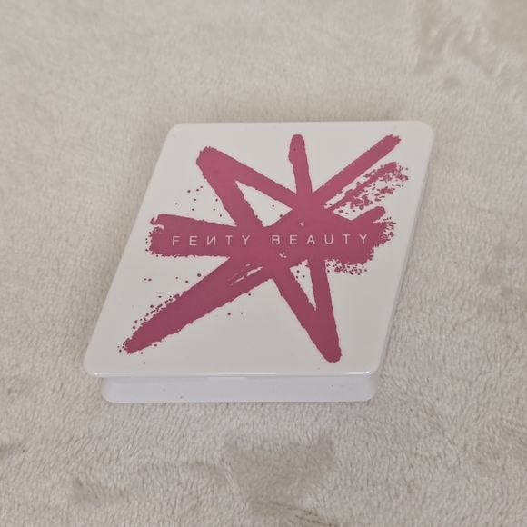 Fenty Beauty SUMMERTIME WINE Suede Powder Blush - Picture 2 of 10